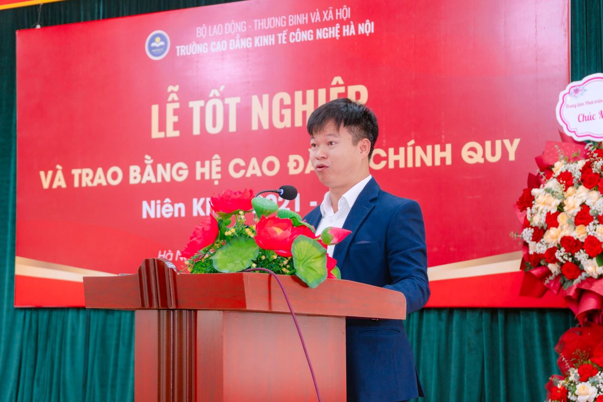 Le-tot-nghiep-truong-Cao-dang-Kinh-te-Cong-nghe-Ha-Noi-nam-2024